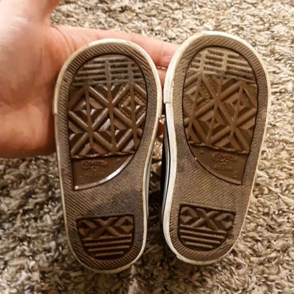 #587 Converse sneakers. Size:5T - Picture 5 of 7